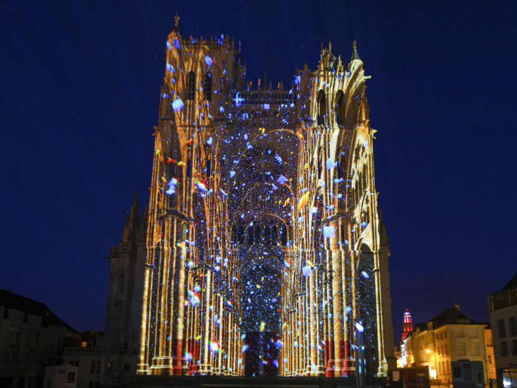 AMIENS MARCHÉ DE NOËL ET SPECTACLE CHROMA « CATHÉDRALE EN COULEURS »